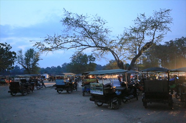 Стоянка рикш в Ангкоре, Камбоджа